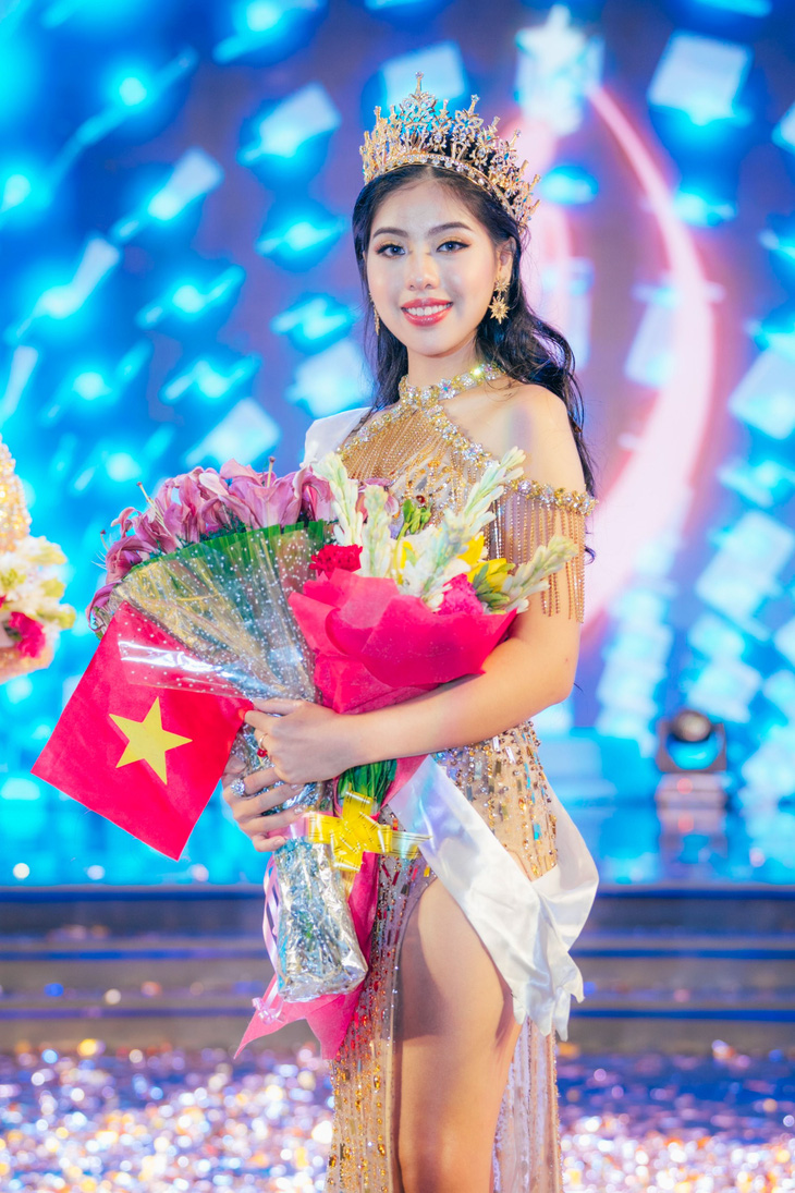 Nữ sinh 16 tuổi lộng lẫy đội vương miện Miss Teen International 2022 - Ảnh 7.