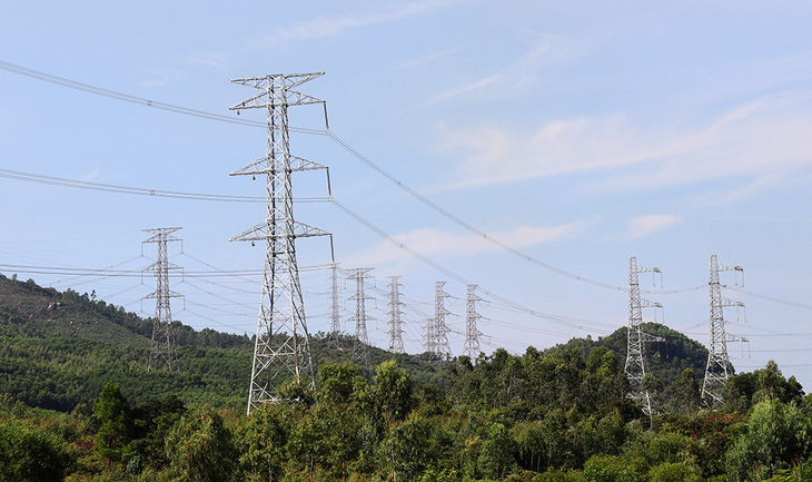 Đường dây 500kV mạch 3 đóng điện thông tuyến, thêm rộng cửa cung ứng điện miền Nam - Ảnh 1.