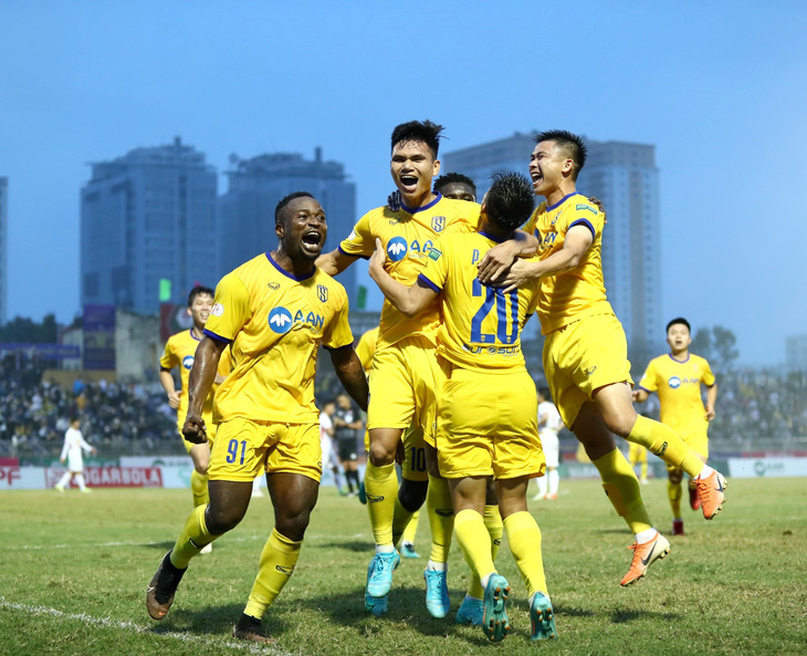 Vòng 10 V-League 2022: Nóng bỏng ở sân Hàng Đẫy - Ảnh 1.