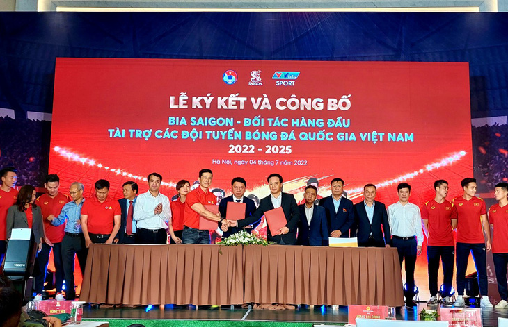 Bóng đá Việt Nam tiếp tục nhận được tài trợ lớn - Ảnh 1.