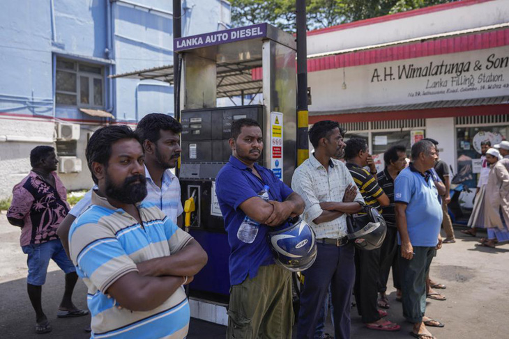 Sri Lanka cắt điện 3 giờ mỗi ngày vì thiếu nhiên liệu - Ảnh 1.