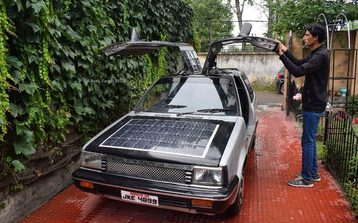Thầy dạy toán sáng chế xe điện chạy bằng năng lượng mặt trời: 