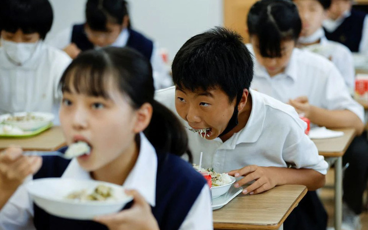 Áp lực lạm phát ở Nhật Bản nhìn từ khẩu phần ăn bị cắt giảm ở trường học
