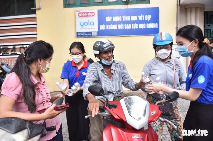 Hơn 1 triệu thí sinh cả nước làm thủ tục dự thi tốt nghiệp THPT - Ảnh 15.