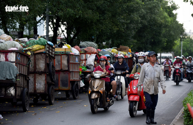 Tin sáng 6-7: Chờ giảm thuế bảo vệ môi trường xăng dầu; Hơn 1 triệu thí sinh thi tốt nghiệp - Ảnh 3.