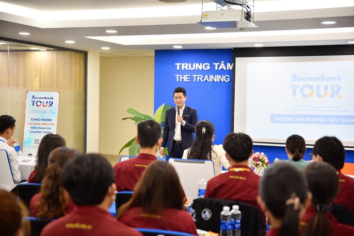 Nhà trường ‘bắt tay’ doanh nghiệp đưa việc làm đến với sinh viên - Ảnh 3.