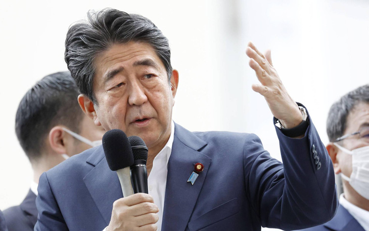 Cựu thủ tướng Nhật Abe Shinzo bị bắn vào ngực, có khả năng tử vong