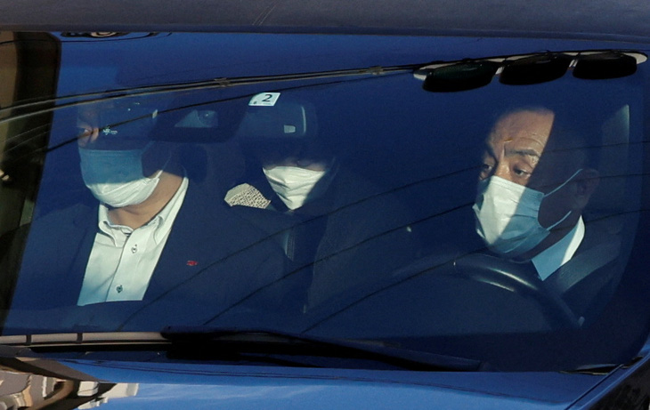 Sáng nay 9-7, xe tang đưa cố thủ tướng Nhật Bản Abe Shinzo rời bệnh viện về nhà ở Tokyo - Ảnh 2.