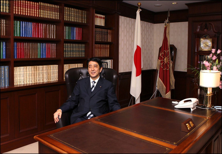 Cuộc đời cựu thủ tướng Nhật Bản Abe Shinzo qua ảnh - Ảnh 4.