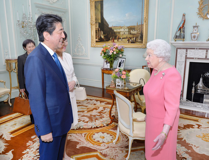 Cuộc đời cựu thủ tướng Nhật Bản Abe Shinzo qua ảnh - Ảnh 8.