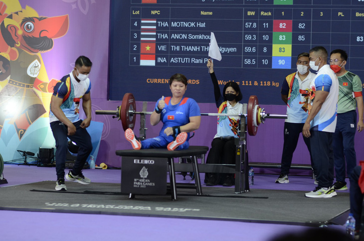 Nữ lực sĩ Tuyết Loan phá kỷ lục ASEAN Para Games ở tuổi 47 - Ảnh 2.