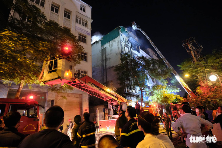 3 chiến sĩ cảnh sát hy sinh khi chữa cháy quán karaoke 5 tầng ở Hà Nội - Ảnh 11.