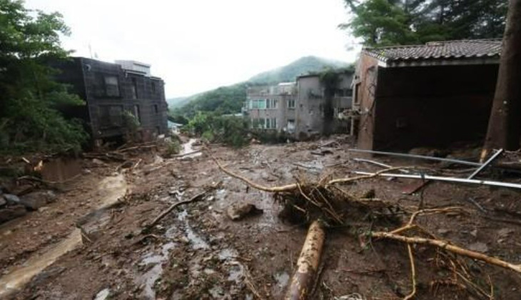 Tổng thống Hàn Quốc xin lỗi, họp bàn biện pháp khắc phục mưa lũ - Ảnh 1.