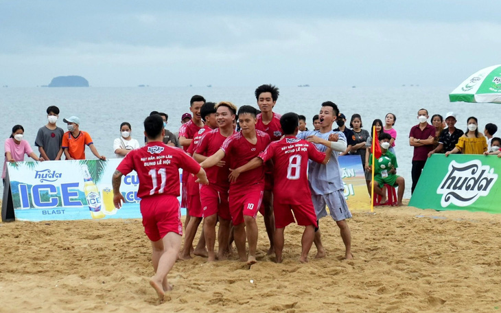 Sôi động cùng "Lễ hội Bóng đá bãi biển Huda 2022" tại Thiên Cầm - Hà Tĩnh