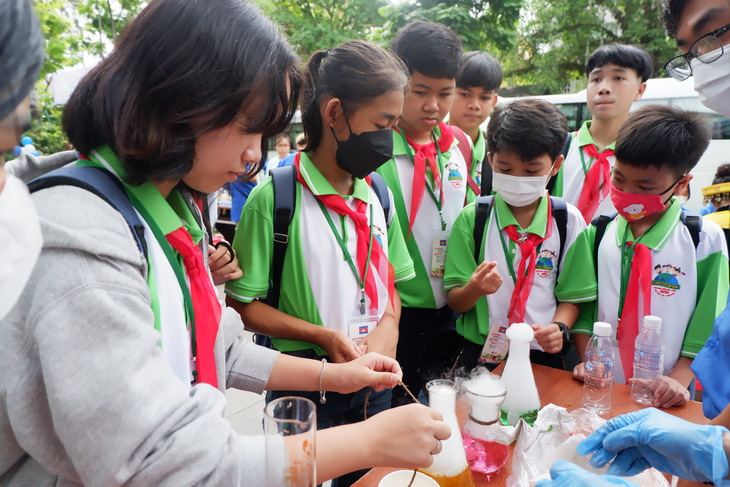 200 bạn nhỏ tham gia Liên hoan thiếu nhi Việt Nam - Lào - Campuchia - Ảnh 5.