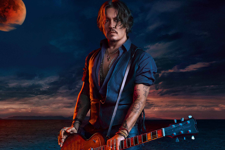 Johnny Depp ký tiếp hợp đồng với Dior làm đại diện nước hoa Sauvage - Ảnh 2.