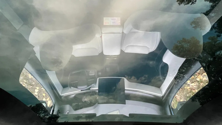 Trần kính thay cửa sổ trời - xu hướng thiết kế lợi bất cập hại trên ôtô - Ảnh 2.