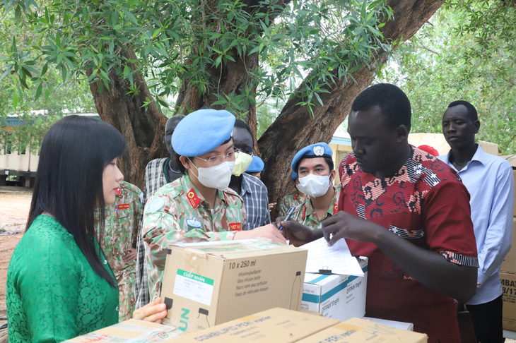Khám, cấp phát thuốc miễn phí cho 200 người dân Nam Sudan chịu ảnh hưởng mưa lũ - Ảnh 2.