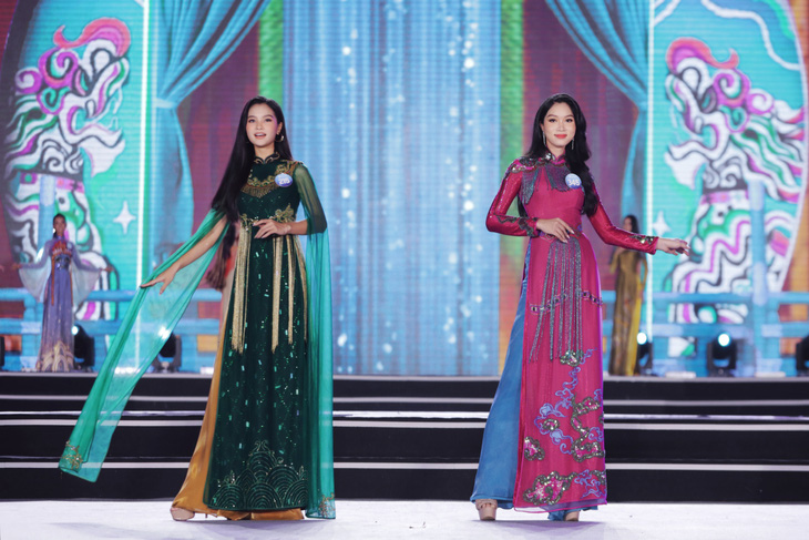 Ban tổ chức Hoa hậu Thế giới Việt Nam nói gì về đạo nhái hình ảnh trên sân khấu, ưu ái ‘gà nhà’? - Ảnh 1.