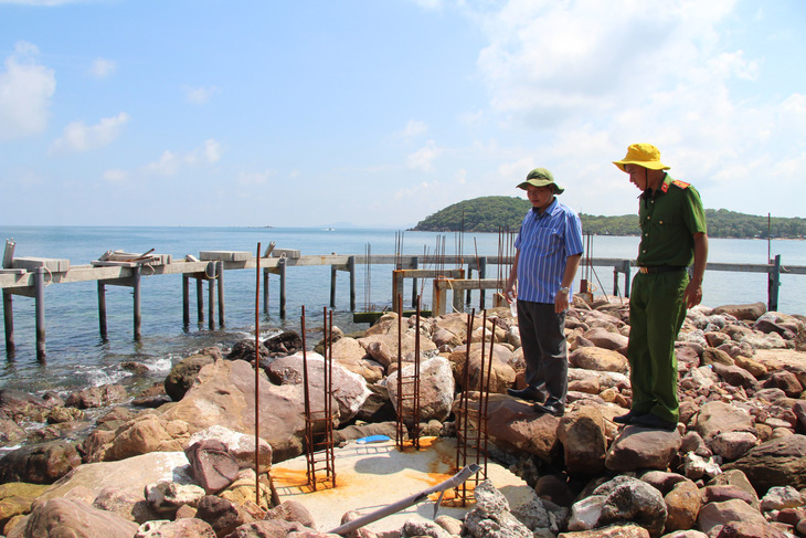 Lập biên bản các công trình xây dựng trái phép ở khu bảo tồn biển Phú Quốc - Ảnh 1.