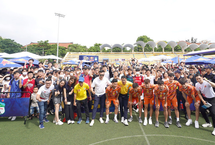 6.000 thí sinh miền Bắc tham gia tuyển chọn tài năng bóng đá của CLB Hoàng Anh Gia Lai - Ảnh 1.
