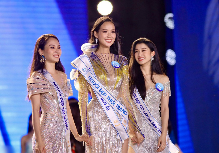 Kỳ à nha, Miss World Vietnam mượn art-work trên sân khấu chung kết khi chưa được cho phép! - Ảnh 3.