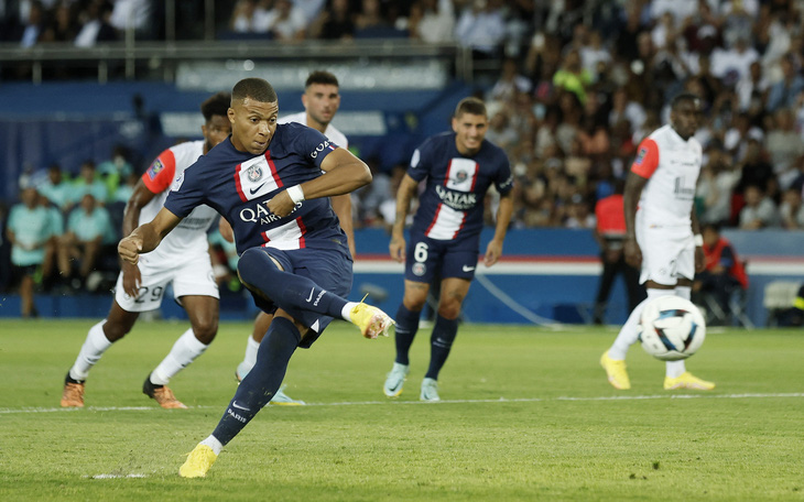 Mbappe đá hỏng phạt đền, PSG vẫn 