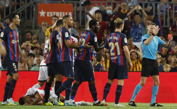Bỏ lỡ nhiều cơ hội, Barca bị cầm chân trên sân nhà trong ngày mở màn La Liga - Ảnh 3.