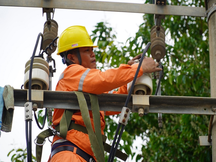 EVNNPC đảm bảo cấp điện an toàn mùa mưa bão - Ảnh 1.