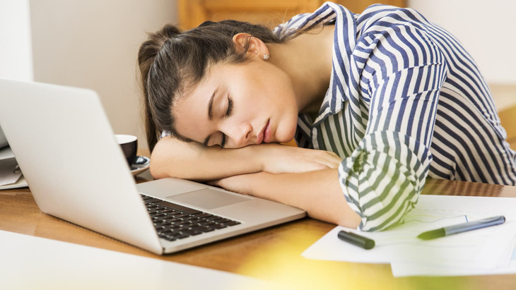 Ngủ trưa có thể là nguyên nhân gây bệnh cao huyết áp và đột quỵ - Ảnh 1.
