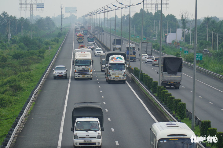 Cao tốc TP.HCM - Trung Lương có tốc độ trung bình 60 - 70km/h - Ảnh 1.