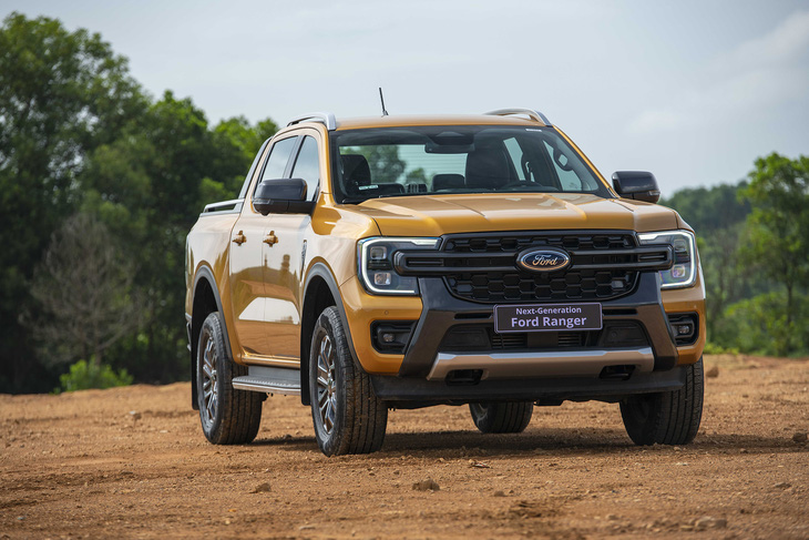 Ford Ranger 2023 bán kèm 60 triệu đồng phụ kiện để giao xe sớm - Ảnh 1.