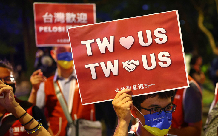 Hai thái cực ở Đài Loan khi bà Pelosi đến