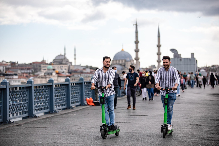 Xe scooter điện gây lo ngại về an toàn giao thông tại Thổ Nhĩ Kỳ - Ảnh 1.