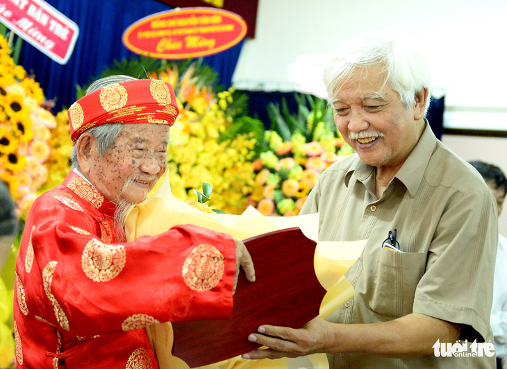 Hai sử gia trăm tuổi Nguyễn Đình Đầu, Nguyễn Đình Tư và cuộc trò chuyện có một không hai - Ảnh 8.