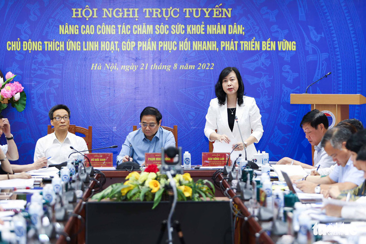 Thủ tướng làm việc với ngành y tế: Bệnh viện than mua dao mổ rẻ, rạch 3 lần mới qua da người bệnh - Ảnh 2.