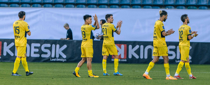 Pau FC thảm bại, Quang Hải lại nhận điểm thấp - Ảnh 1.