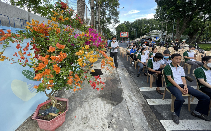 Quận Phú Nhuận: Đường bẩn thành đường hoa, nắp cống hóa tranh vẽ