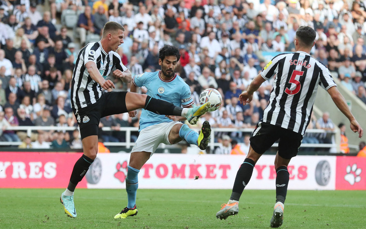 Man City hòa Newcastle trong trận cầu 6 bàn thắng