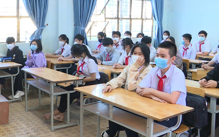 Bình Phước nghiêm cấm bán đồng phục học sinh trong trường học