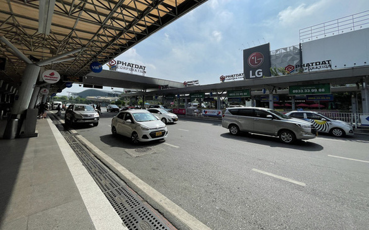 Nghiên cứu xe trung chuyển để giải tỏa khách cho sân bay Tân Sơn Nhất