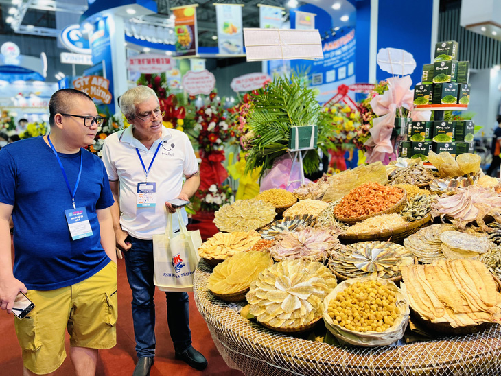 Vietfish 2022 khai màn, doanh nghiệp Việt phấn khởi đón khách nước ngoài - Ảnh 2.