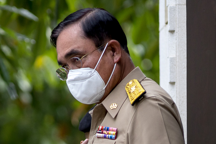 Ông Prayut dự họp Bộ Quốc phòng sau khi bị đình chỉ chức vụ thủ tướng Thái Lan - Ảnh 1.