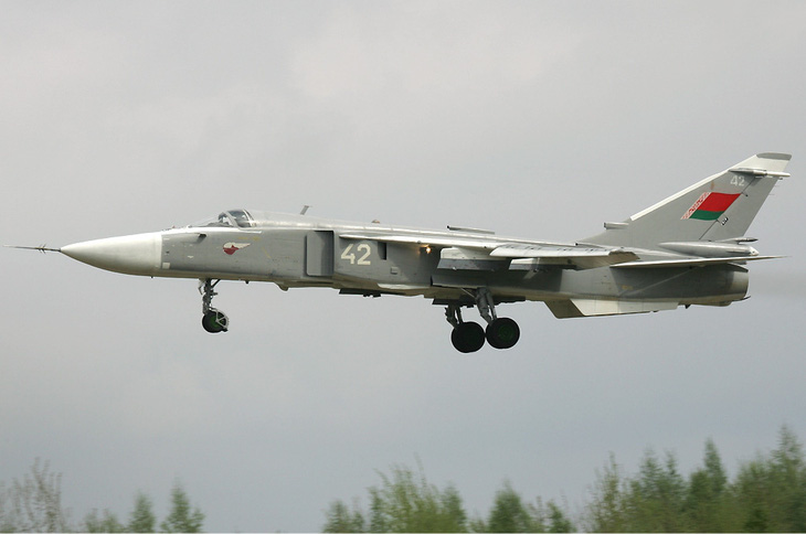 Belarus cải tiến cường kích Su-24 để mang vũ khí hạt nhân - Ảnh 1.