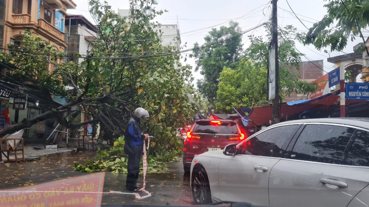 Nhiều đô thị phía Bắc ngập sau mưa bão số 3 - Ảnh 8.