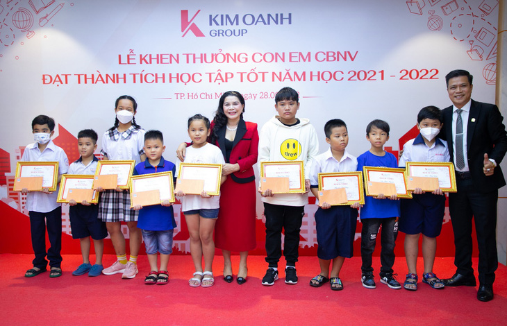 Kim Oanh Group khen thưởng con CBNV học tập tốt năm học 2021-2022 - Ảnh 1.