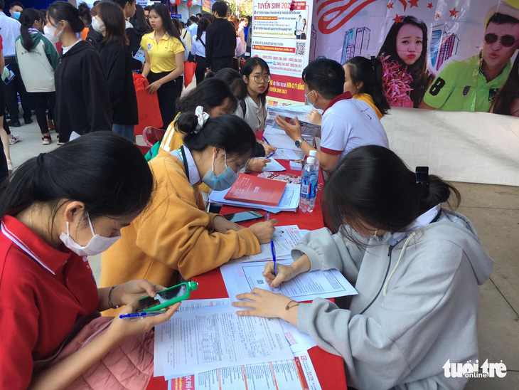 Đại học Duy Tân công bố điểm chuẩn trúng tuyển, khối ngành y cao nhất - Ảnh 1.