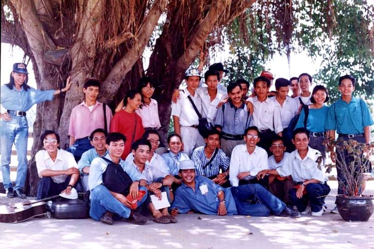 Trả lại em yêu khung trời đại học - Kỳ 7: Nhớ mãi lớp học gần lăng Ông Bà Chiểu - Ảnh 2.