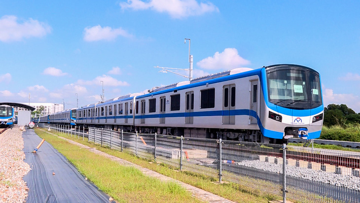 Đoàn tàu metro số 1 chạy thử trơn tru - Ảnh 1.