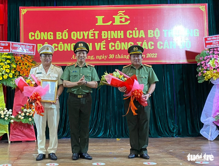 Đại tá Lâm Phước Nguyên thay đại tá Đinh Văn Nơi làm giám đốc Công an tỉnh An Giang - Ảnh 1.